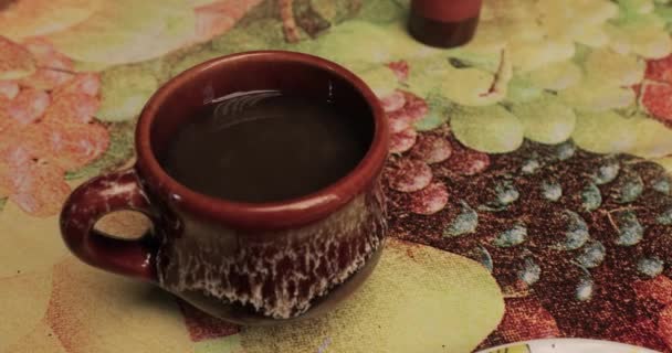 Tasse de thé chaud fumant — Video