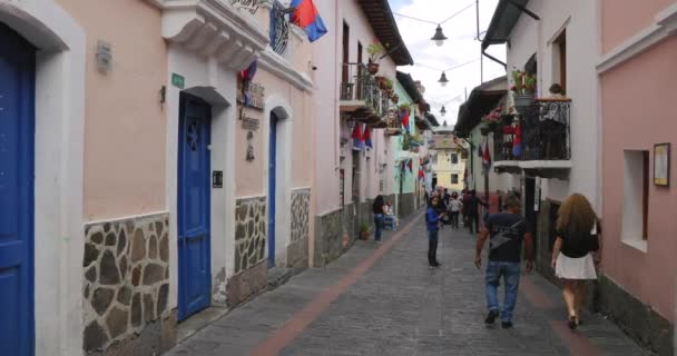 Quito, Ecudador La Ronda calle en el centro — Vídeo de stock