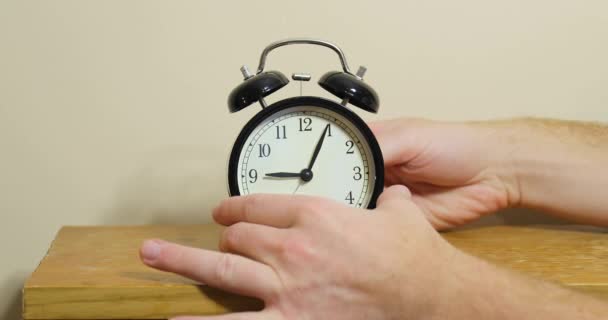 Ajustar o relógio de volta por uma hora, primeiro fim — Vídeo de Stock