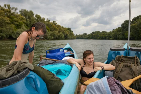 Tour in canoa fiume nuotare — Foto Stock