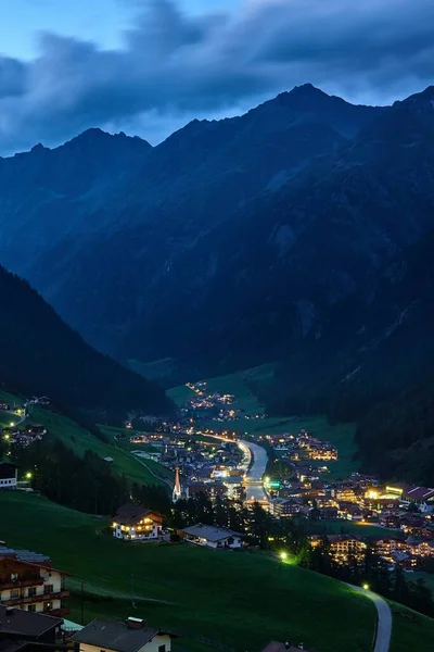 在奥地利阿尔卑斯山的山谷之夜 — 图库照片