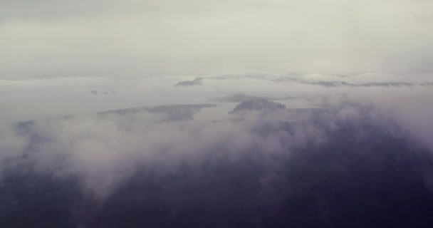 Volando entre nubes — Vídeos de Stock