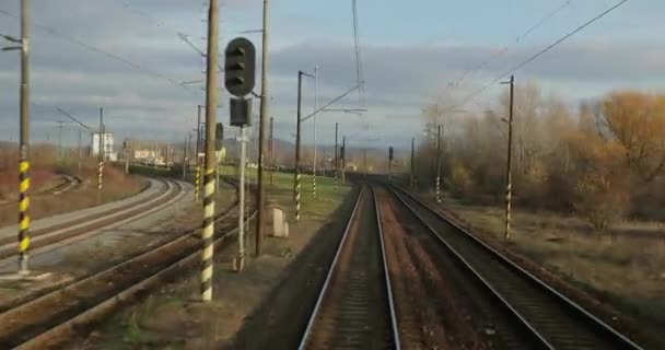 Viagens ferroviárias vista traseira — Vídeo de Stock