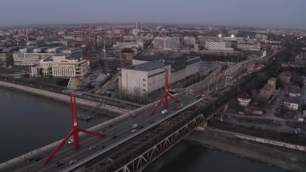 Budapest Donau luftudsigt på Lagymanyosi-broen – Stock-video