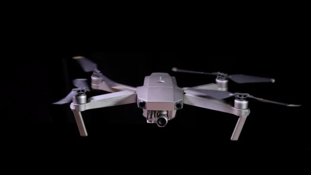 Гвинти для обертання дронів на чорному тлі — стокове відео