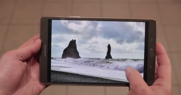 タブレットに写真を表示する — ストック動画