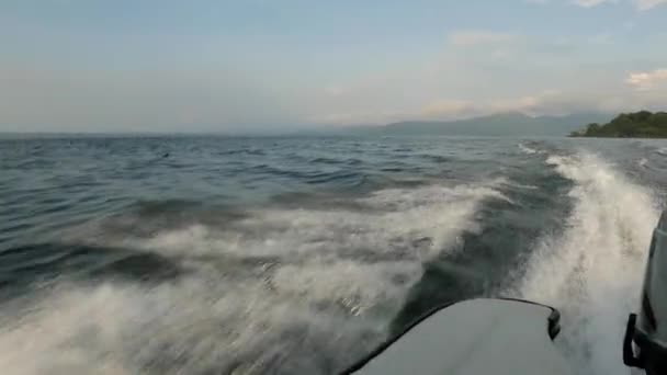 Splashing waves motorboat wake — Stok Video