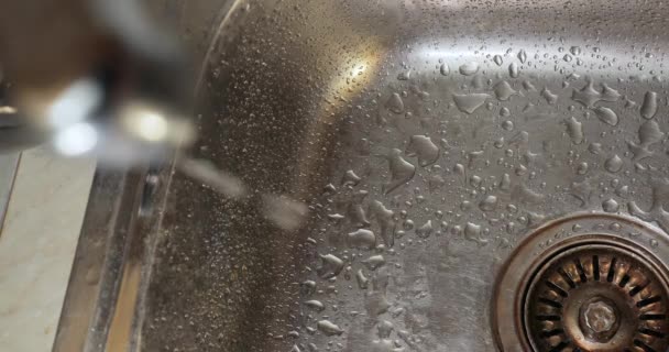 Dripping kitchen faucet — Stock Video