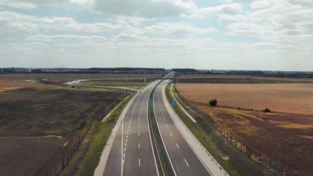 Autopista con tráfico — Vídeo de stock