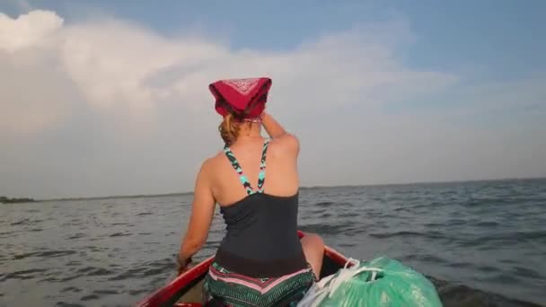 호수에서의 카누타기 — 비디오