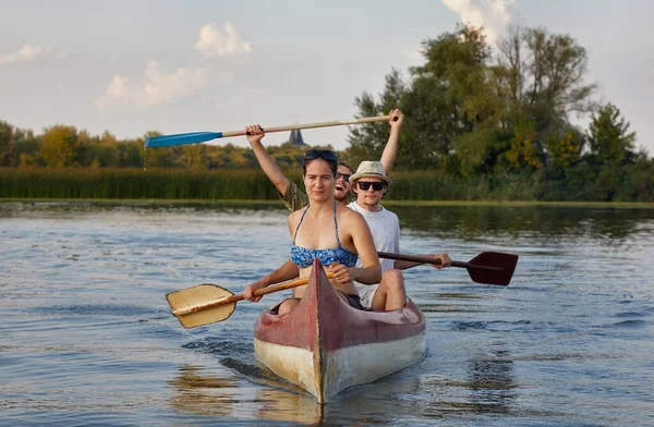 Canoa su un lago — Foto Stock