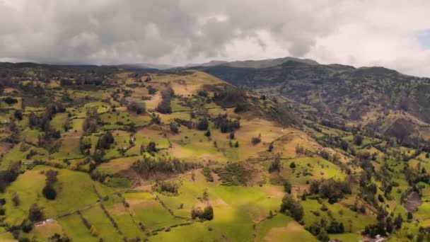 Высокогорный пейзаж с беспилотника в Андах — стоковое видео