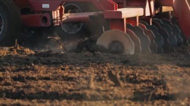 Çekici tarla sürme tarımı