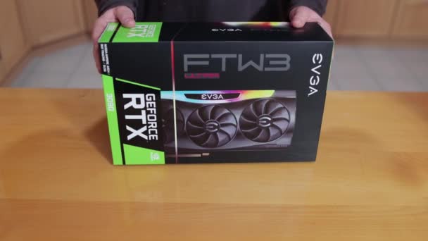 Zakup EVGA Geforce RTX 3090 Nvidia GPU w sklepie — Wideo stockowe