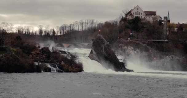 Rhen Falls vattenfall i Schweiz — Stockvideo