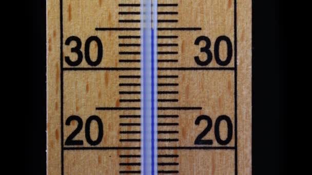 Thermometer im Sommer steigt — Stockvideo