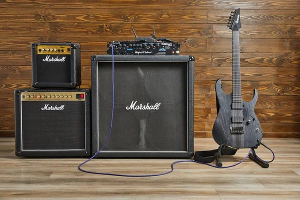 Amplificateurs de guitare Marshall dans un studio — Photo