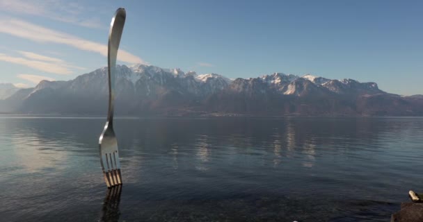 Το πιρούνι του Vevey στη λίμνη της Γενεύης, Ελβετία — Αρχείο Βίντεο
