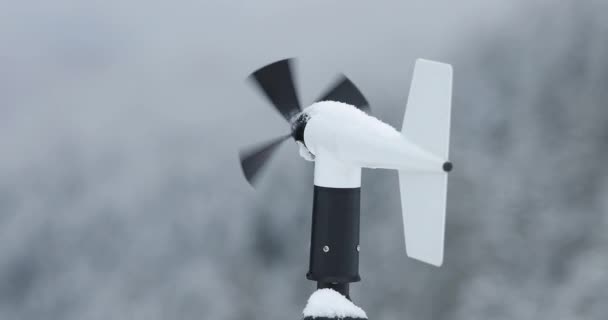 Anemómetro de viento instrumet velocidad de medición — Vídeo de stock