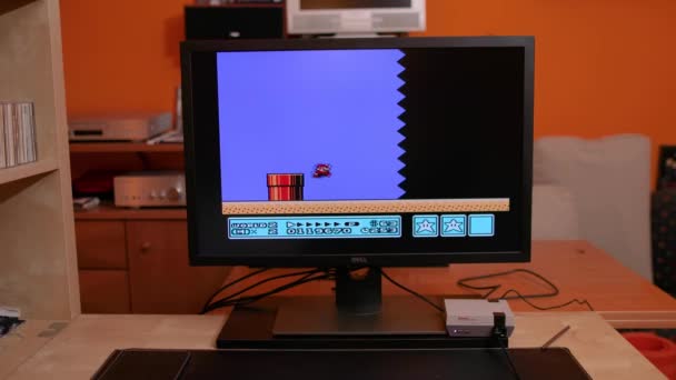 Nintengo NES, játszik Super Mario 3 — Stock videók