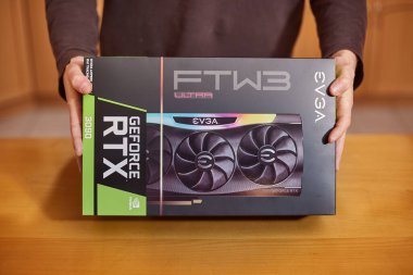 EVGA Geforce RTX 3090 Nvidia GPU 'yu bir dükkandan satın almak