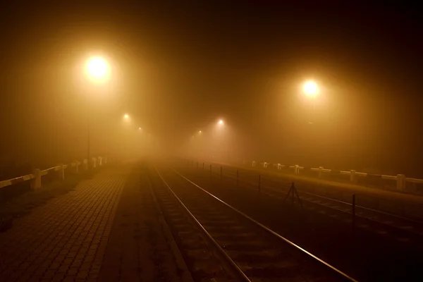 Sínek a ködben — Stock Fotó