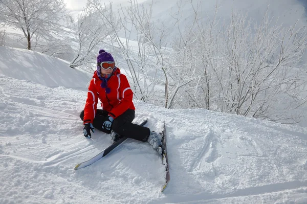 Esquiador caído — Fotografia de Stock