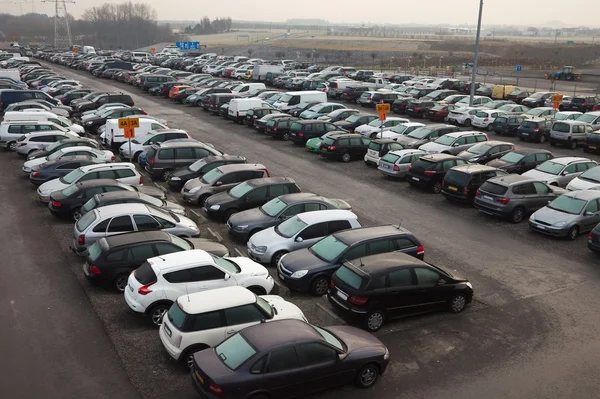 Muchos coches — Foto de Stock