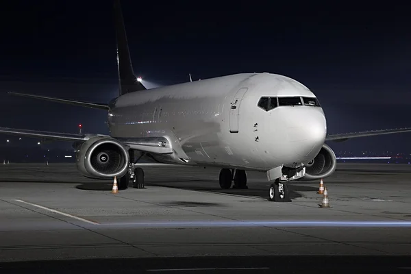 Flygplan på natten — Stockfoto