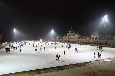 Budapeşte'de buz pateni pisti