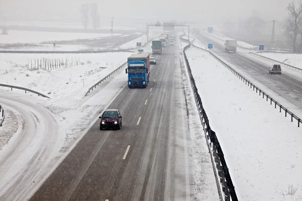 Snöiga landsvägen — Stockfoto