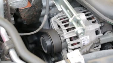 Bir araba motorunun başlangıç