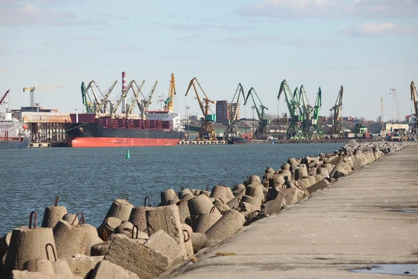 Muelle con grúas — Foto de Stock