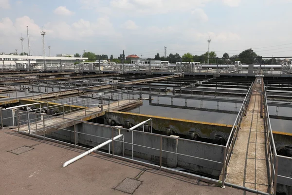 Estação de tratamento de águas residuais — Fotografia de Stock