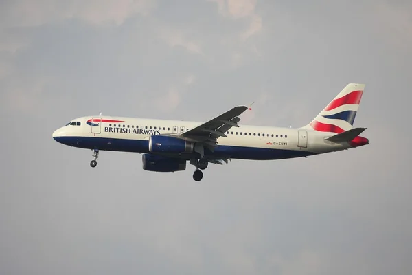 Plane landing — Stock Photo, Image