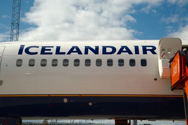 Logo de Icelandair y un avión —  Fotos de Stock