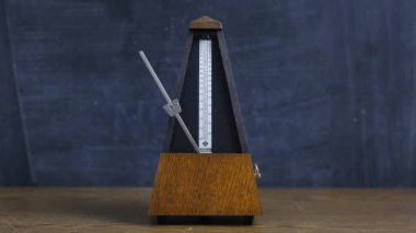 Bir tablo üzerinde tıklatarak Metronom