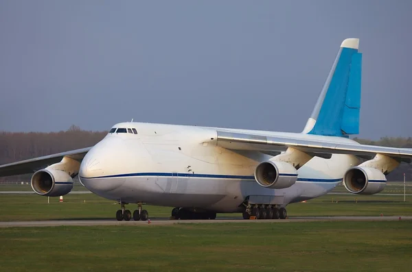 Frachtflugzeug — Stockfoto