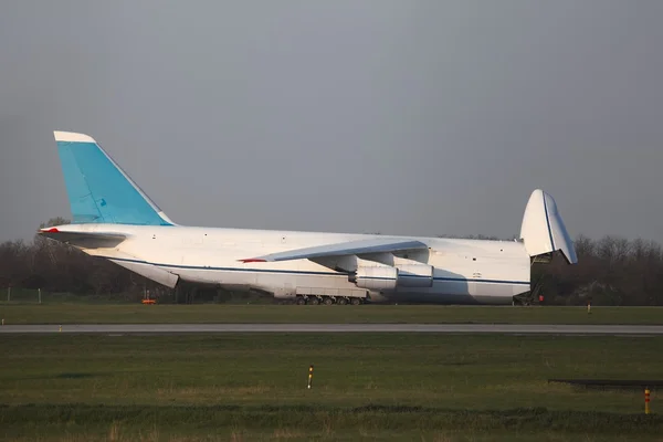 Avión de carga —  Fotos de Stock