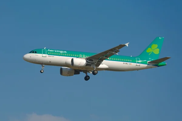 Plane landing — Stock Photo, Image