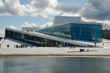 Oslo opera binası
