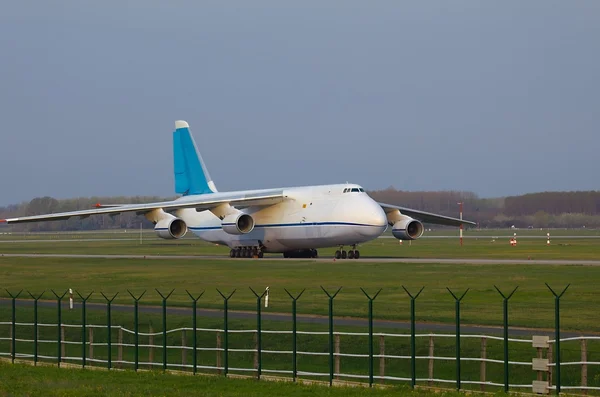 Frachtflugzeug — Stockfoto