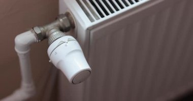 Odadaki ısıtma radyatörünü açmak, vanayı ayarlamak...