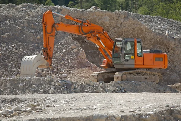 Excavaror on gravel — Stock Photo, Image