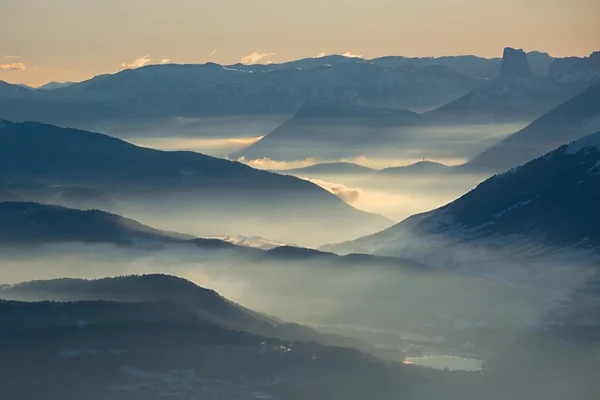 Hoge bergen landschap — Stockfoto