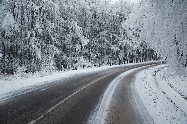 Vinter väg vänder — Stockfoto