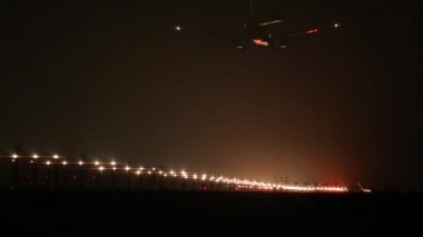 Uçak iniş karanlıkta