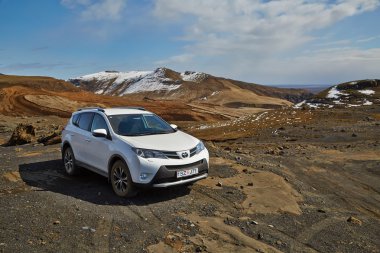 Arazi üzerinde Toyota Rav4