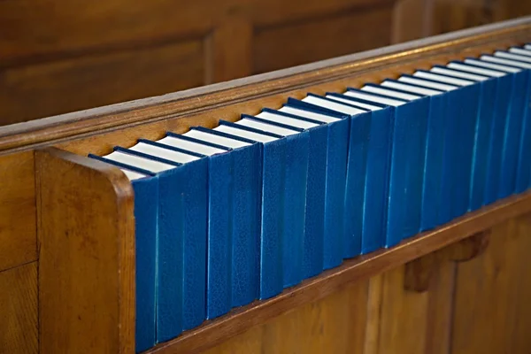 Wnętrze kościoła z Hymnals — Zdjęcie stockowe