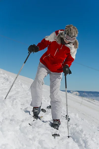 Putting on skis — Stock Photo, Image